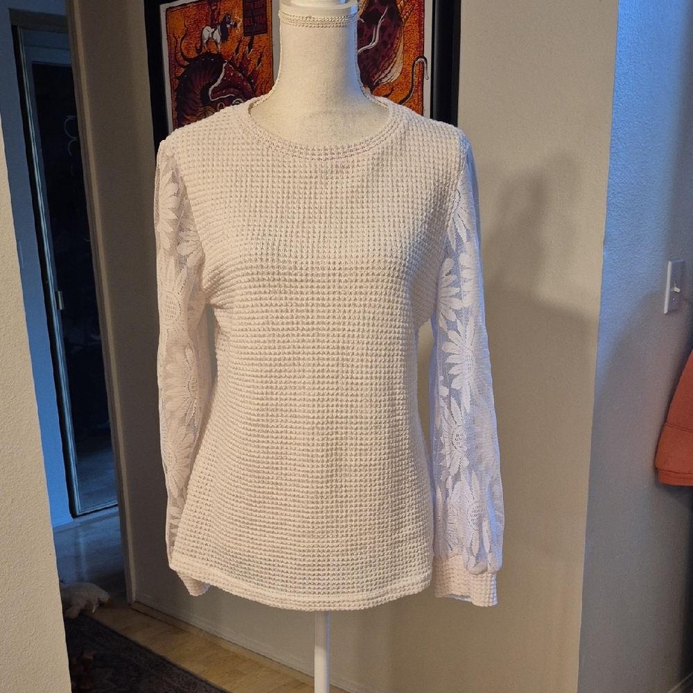 Mod Boutique Modern & Unique Off White Waffle Knit & Lace Sleeves